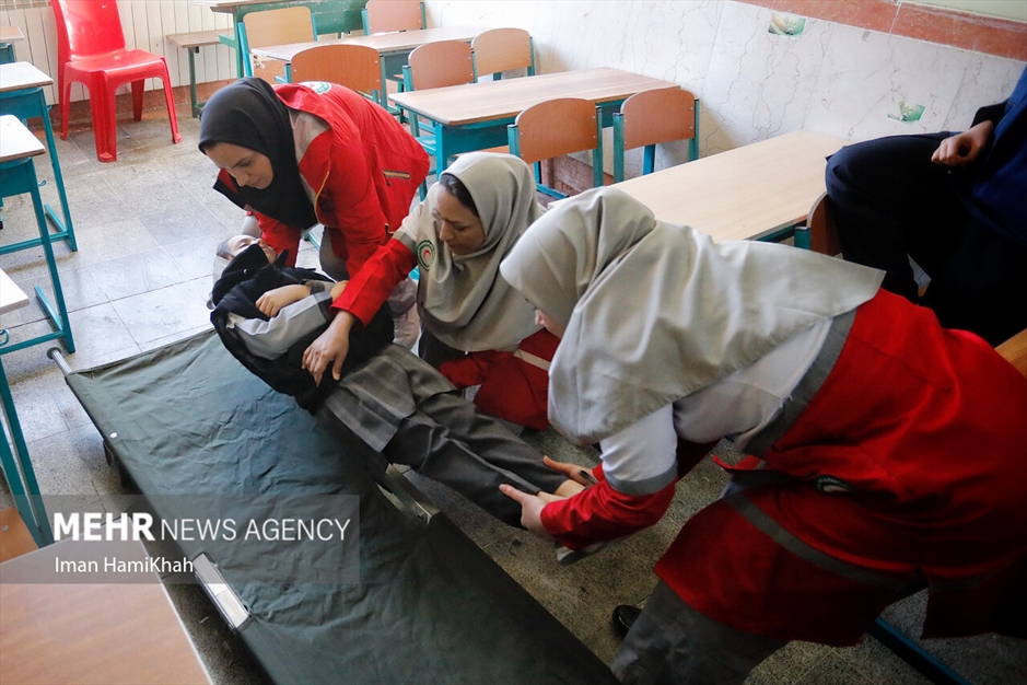 مانور ایمنی و زلزله در مدارس