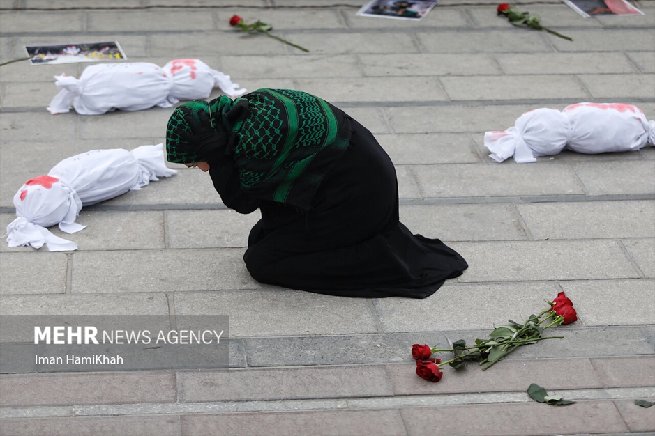 نمایش خیابانی حنیف در حمایت از کودکان غزه