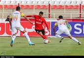 دیدار تیم‌های فوتبال تراکتور تبریز و فولاد خوزستان