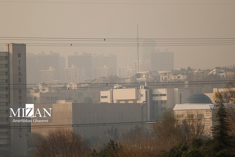 تهران غرق مه دود