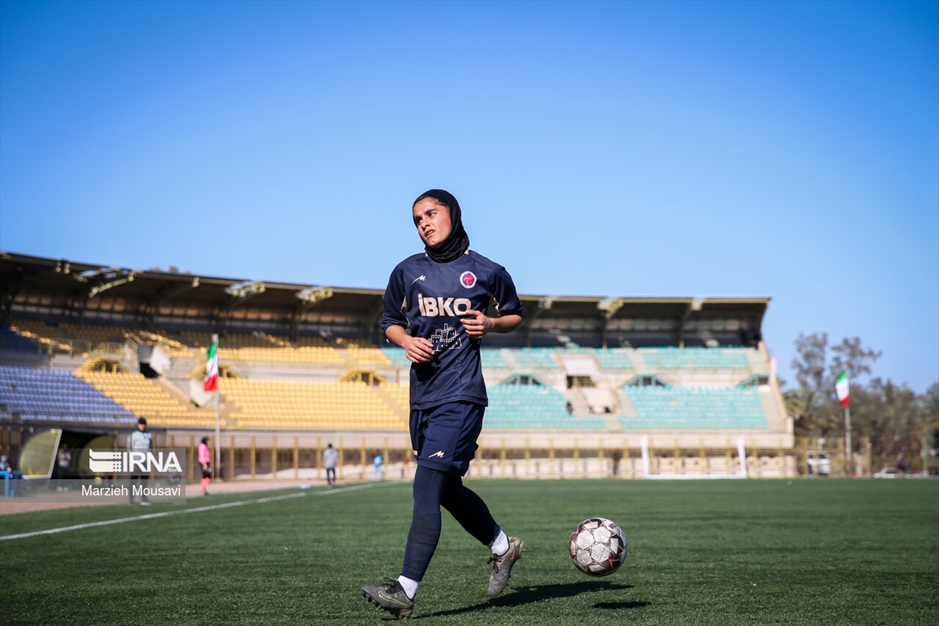 لیگ برتر فوتبال- خاتون بم و شهرداری سیرجان