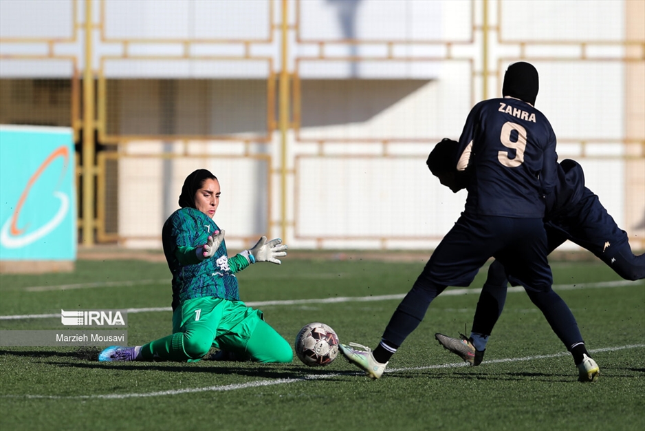 لیگ برتر فوتبال- خاتون بم و شهرداری سیرجان