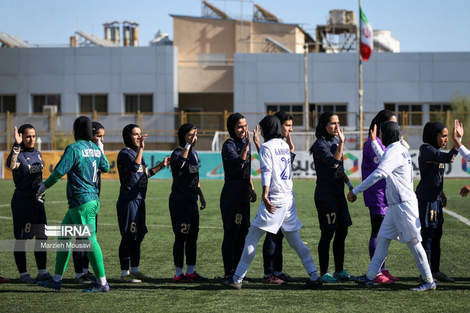 لیگ برتر فوتبال- خاتون بم و شهرداری سیرجان