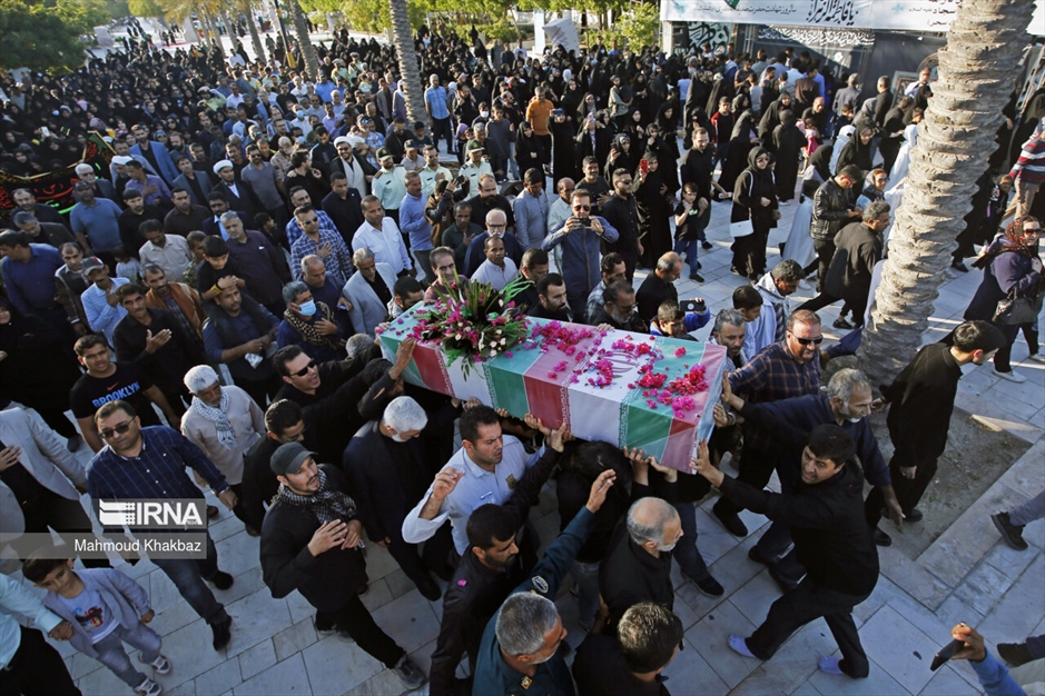 تشییع پیکر شهید گمنام در جزیره کیش