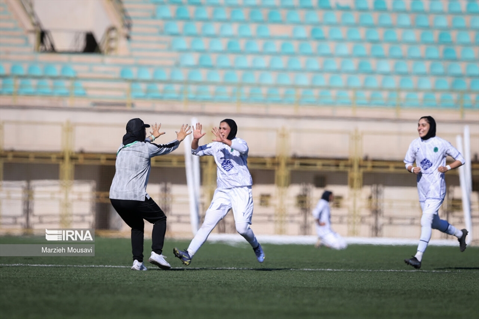 لیگ برتر فوتبال- خاتون بم و شهرداری سیرجان