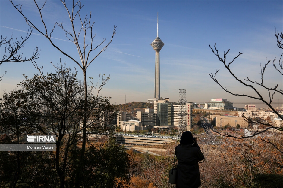  بازدید خبرنگاران از مرکز پایش آلودگی هوا و نیروگاه بعثت