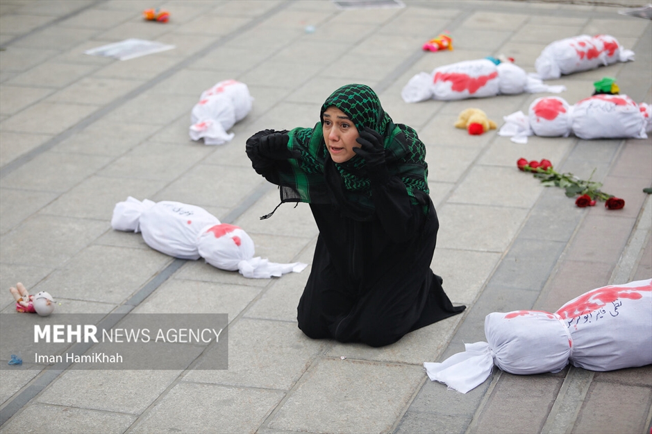 نمایش خیابانی حنیف در حمایت از کودکان غزه