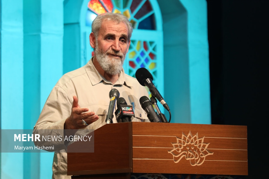 آیین رونمایی از کتاب میاندار