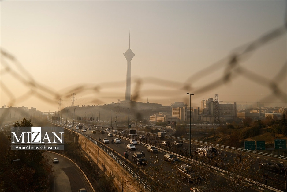 تهران غرق مه دود