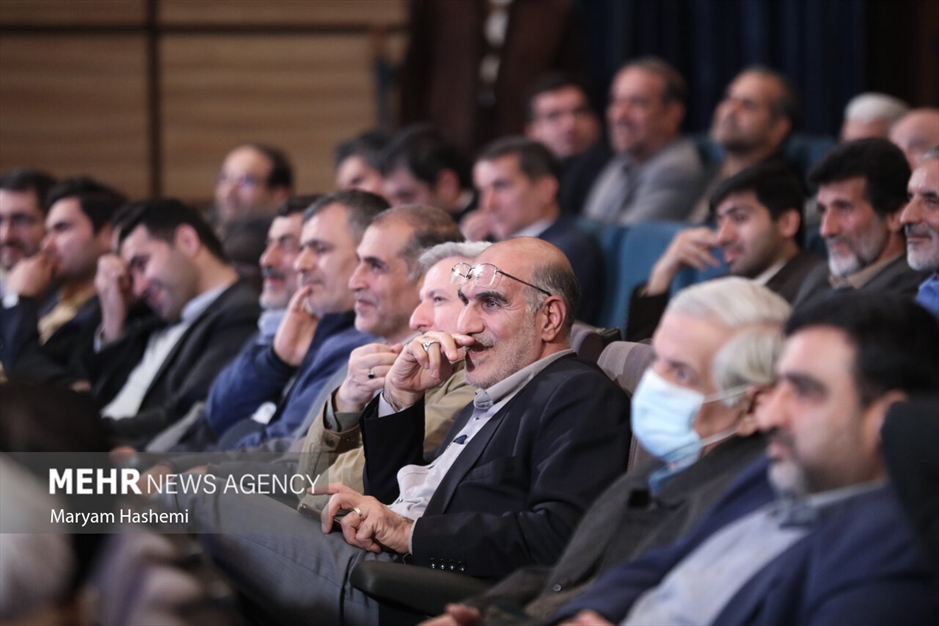 آیین رونمایی از کتاب میاندار