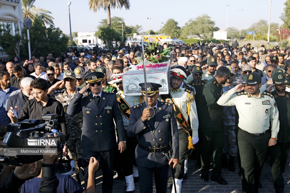 تشییع پیکر شهید گمنام در جزیره کیش