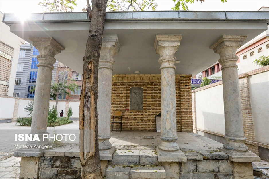 مقبره شهدای «قلم مشروطه» در تهران