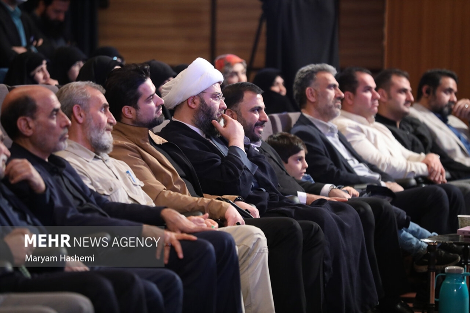 آیین رونمایی از کتاب میاندار