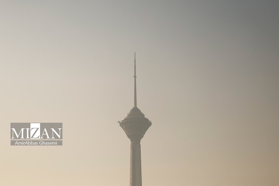 تهران غرق مه دود