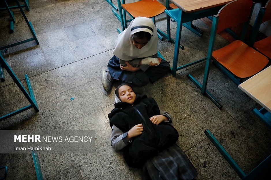 مانور ایمنی و زلزله در مدارس