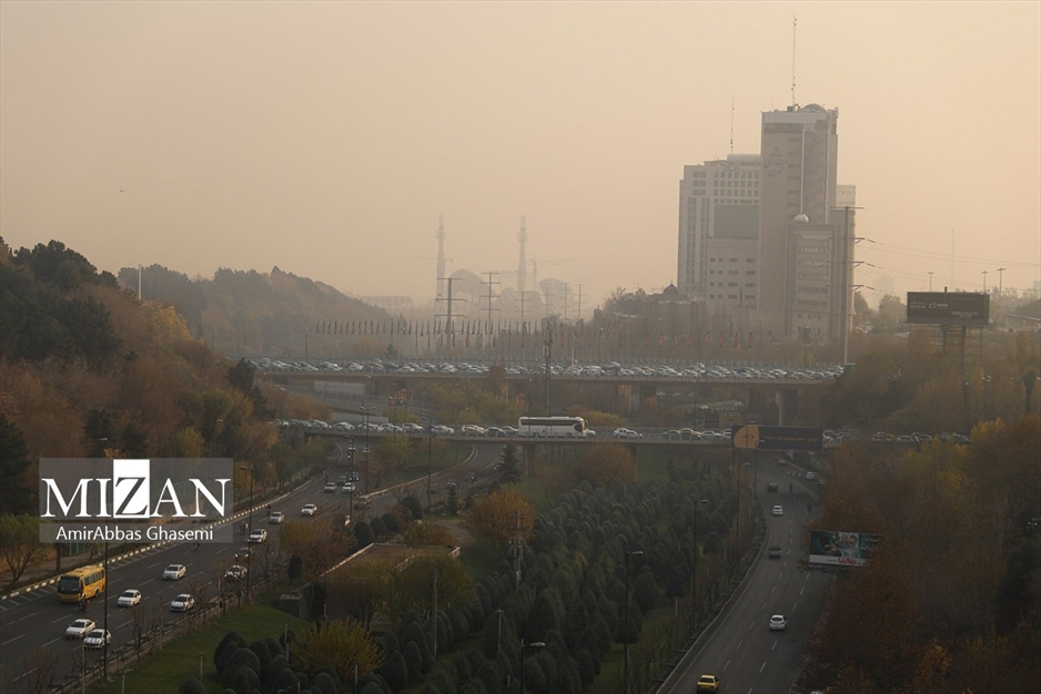 تهران غرق مه دود