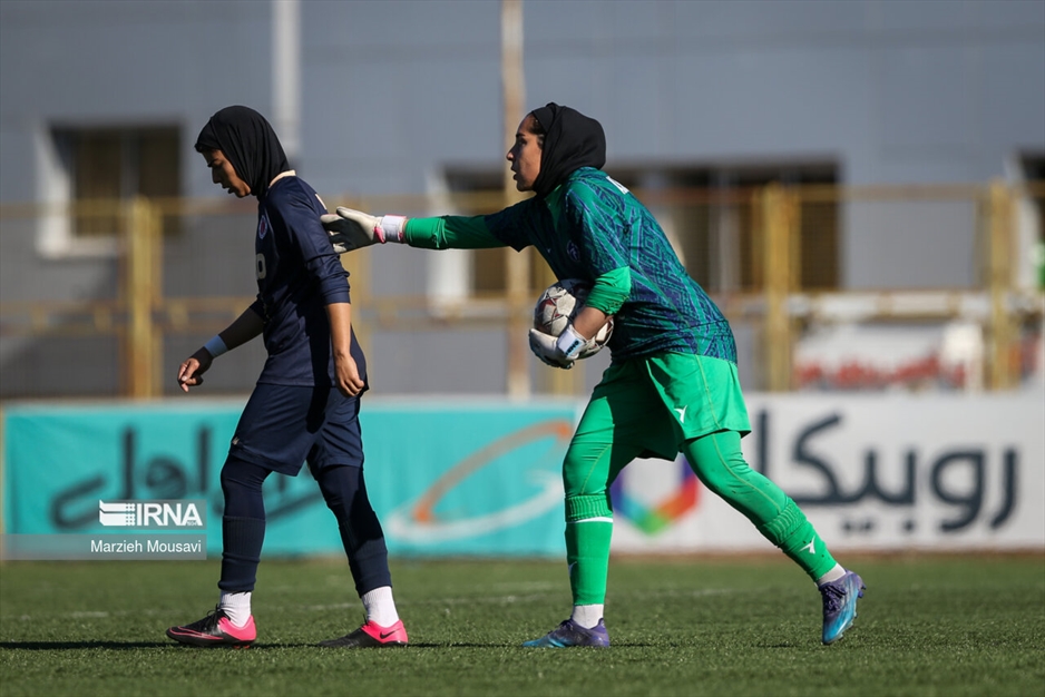 لیگ برتر فوتبال- خاتون بم و شهرداری سیرجان