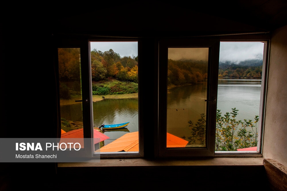 طبیعت پاییزی دریاچه سد برنجستانک سوادکوه