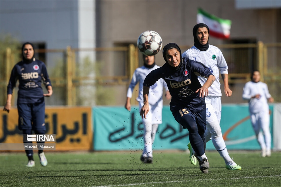 لیگ برتر فوتبال- خاتون بم و شهرداری سیرجان