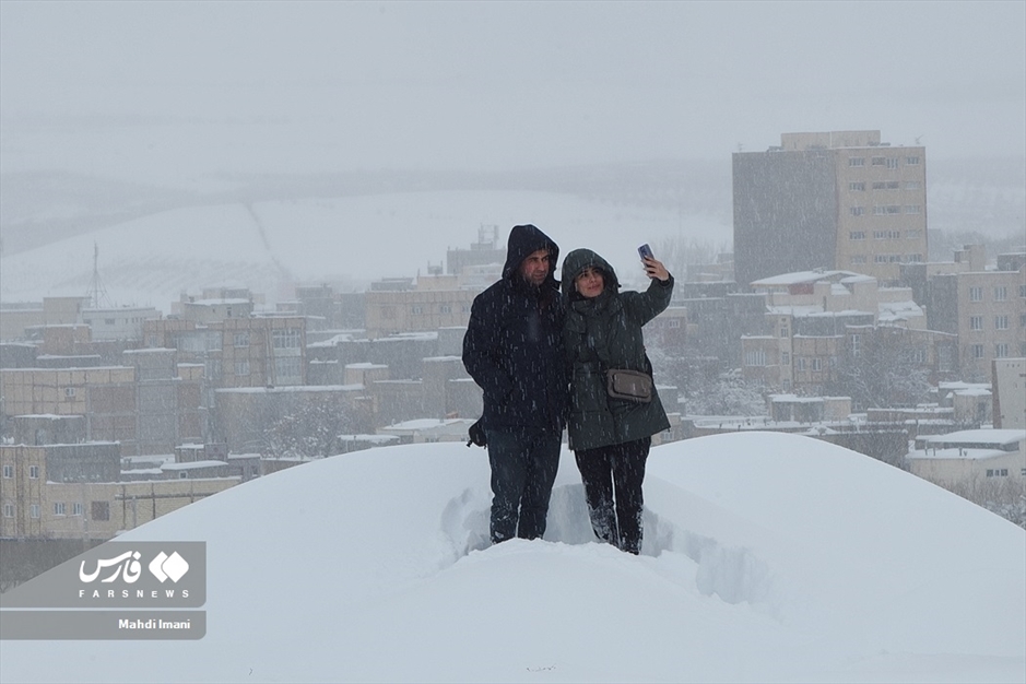 اَهَر زیر برف