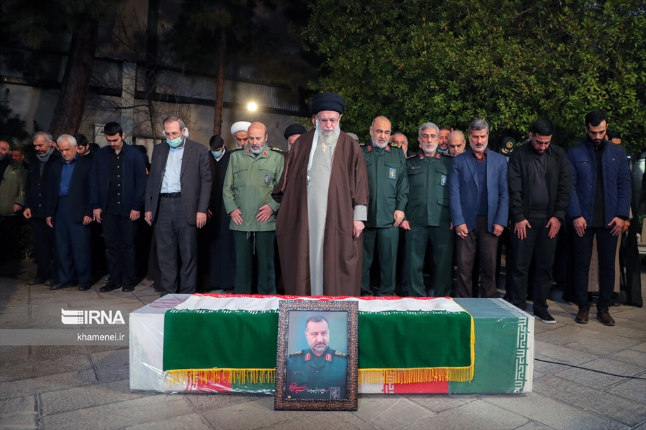 اقامه نماز رهبر انقلاب بر پیکر شهید «سیدرضی موسوی»