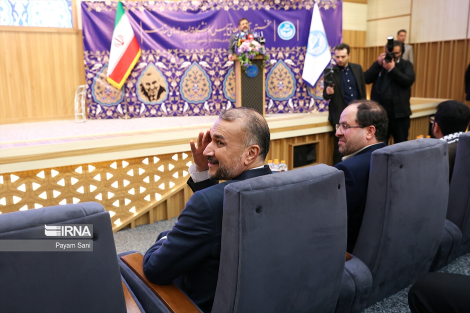 اعطاء تندیس دانشگاه تهران به نمادهای مقاومت