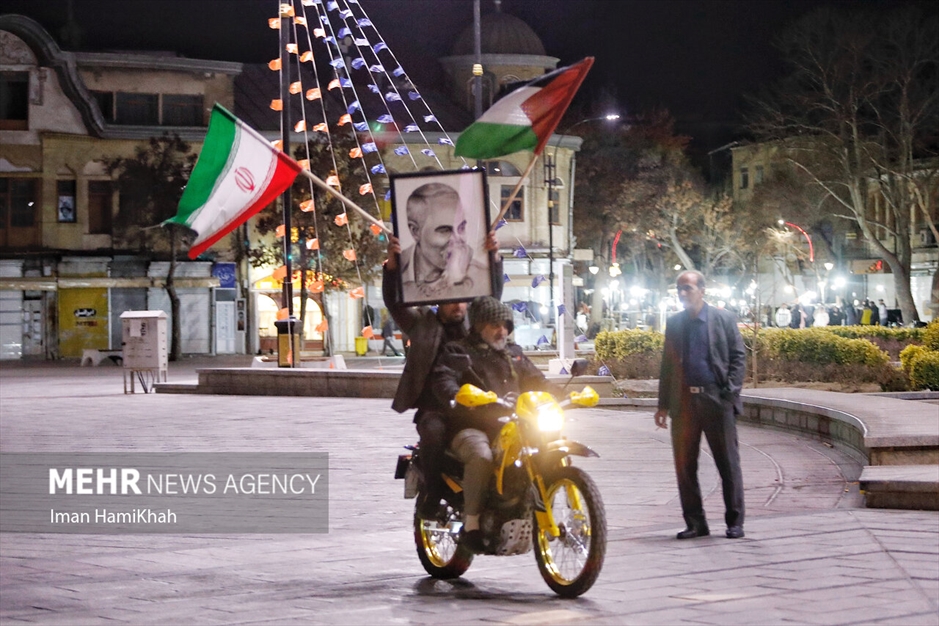 تجمع شبانه مردم همدان در محکومیت حادثه تروریستی گلزارشهدا کرمان