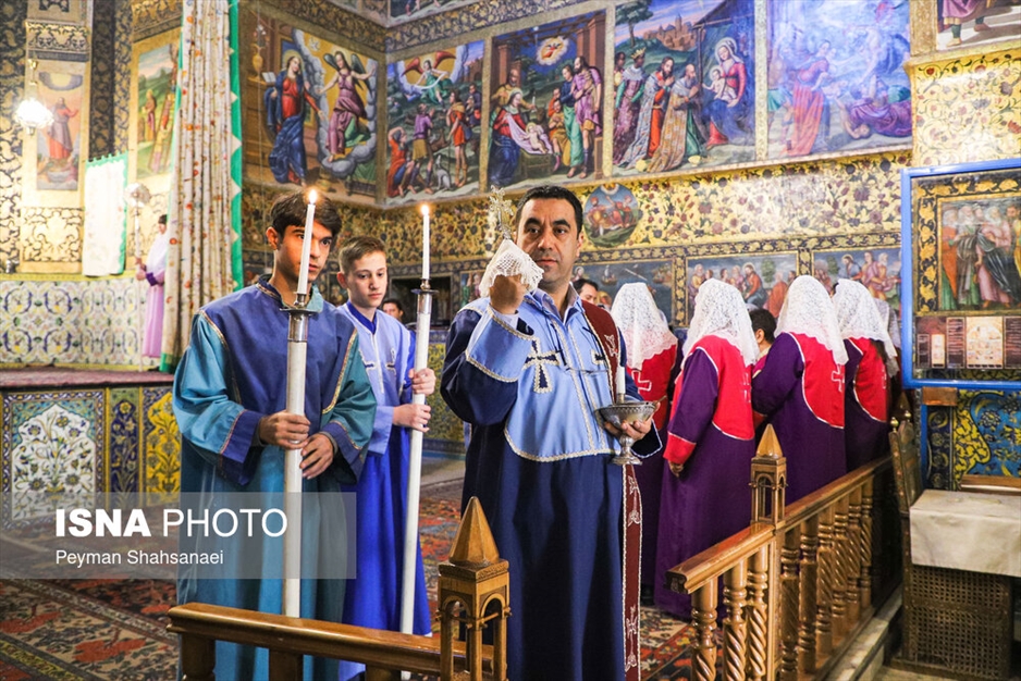 آیین «عَشای رَبّانی» سال نو میلادی در کلیسای وانک