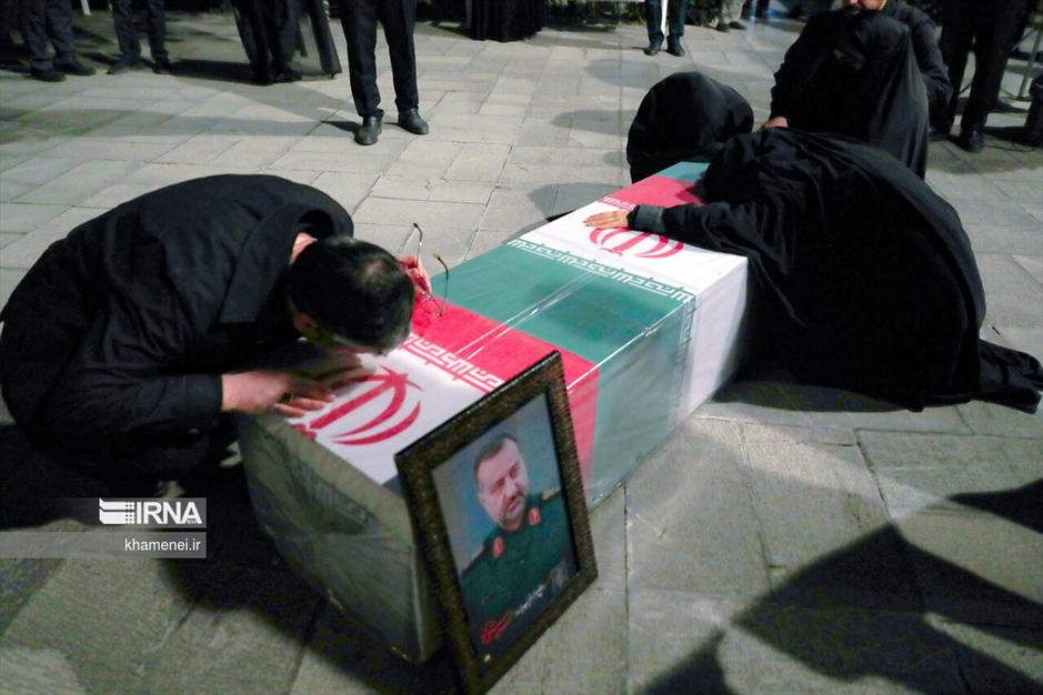 اقامه نماز رهبر انقلاب بر پیکر شهید «سیدرضی موسوی»