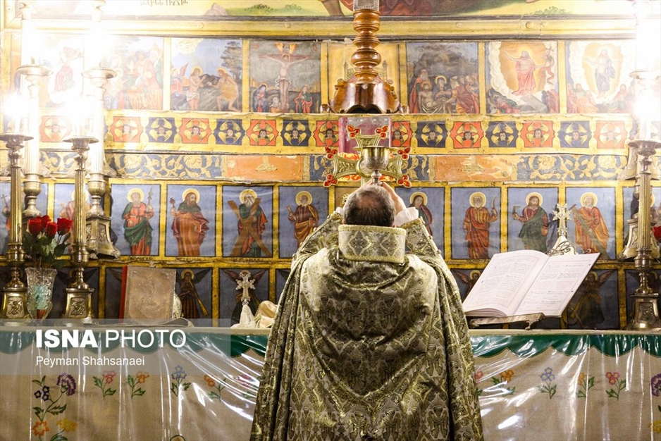 آیین «عَشای رَبّانی» سال نو میلادی در کلیسای وانک