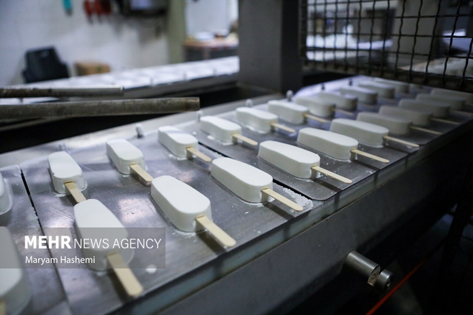 تولید لبنیات در کارخانه لبنی