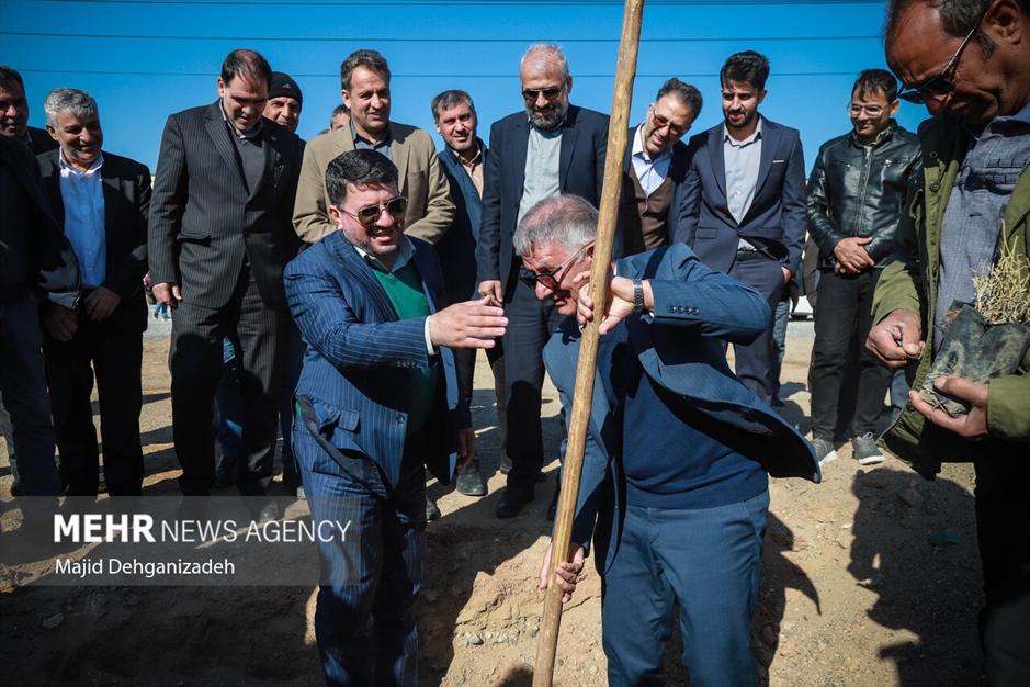 افتتاح نیروگاه ۱۰ مگاواتی «ساغند» اردکان