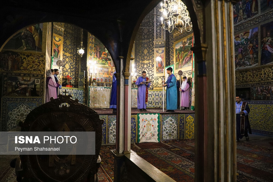 آیین «عَشای رَبّانی» سال نو میلادی در کلیسای وانک