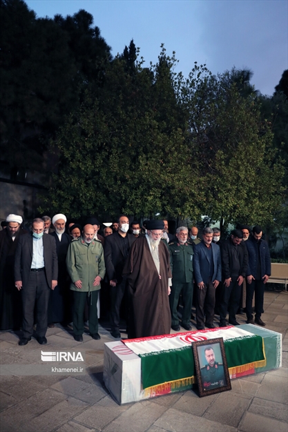 اقامه نماز رهبر انقلاب بر پیکر شهید «سیدرضی موسوی»