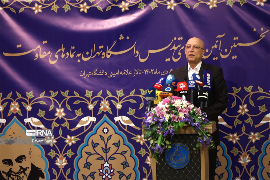 اعطاء تندیس دانشگاه تهران به نمادهای مقاومت