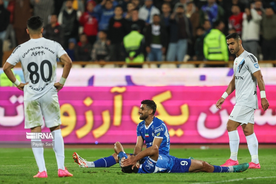 لیگ برتر فوتبال- استقلال و پیکان