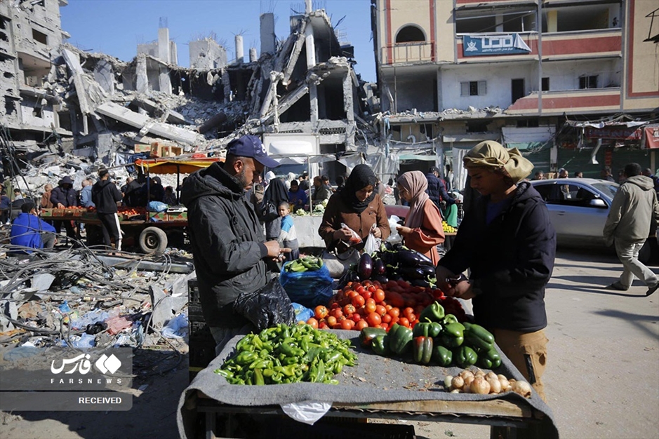 بازگشت هزاران فلسطینی به «دیر البَلَح»