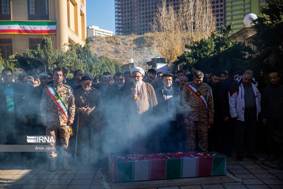 تشییع پیکر شهید گمنام در بنیاد ایران شناسی