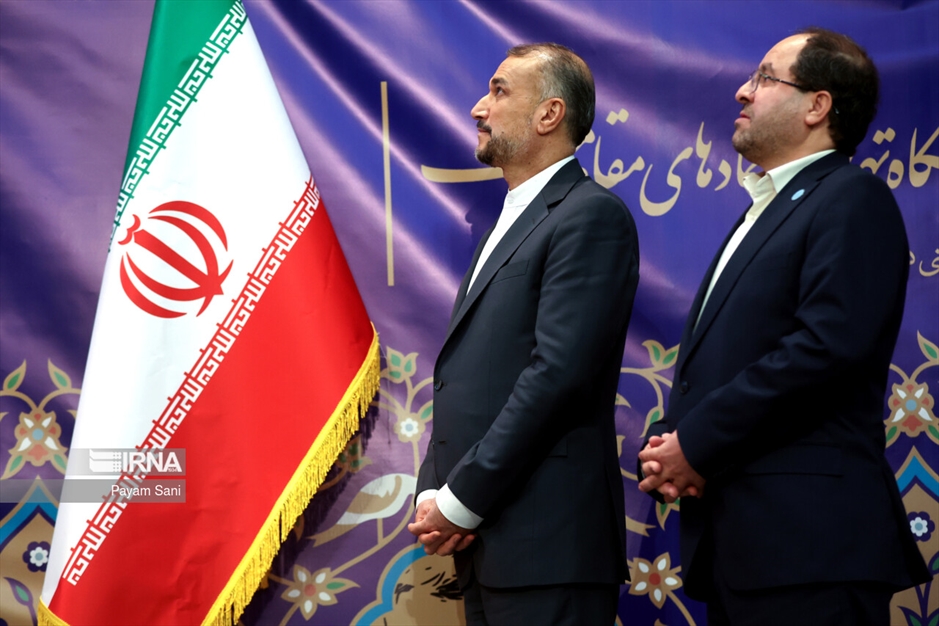 اعطاء تندیس دانشگاه تهران به نمادهای مقاومت