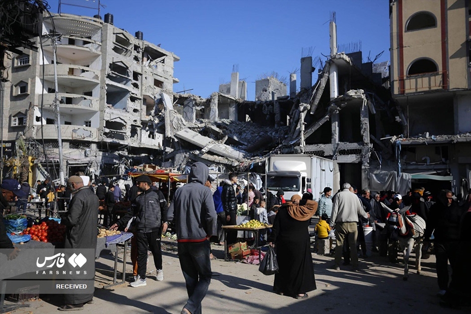 بازگشت هزاران فلسطینی به «دیر البَلَح»