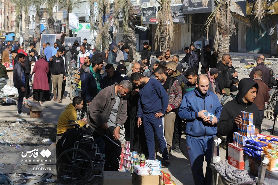 بازگشت هزاران فلسطینی به «دیر البَلَح»