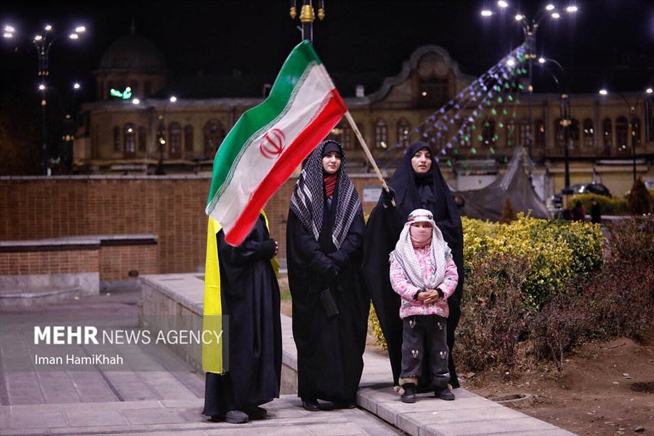 تجمع شبانه مردم همدان در محکومیت حادثه تروریستی گلزارشهدا کرمان
