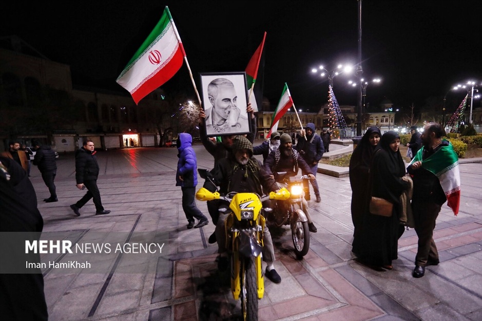 تجمع شبانه مردم همدان در محکومیت حادثه تروریستی گلزارشهدا کرمان