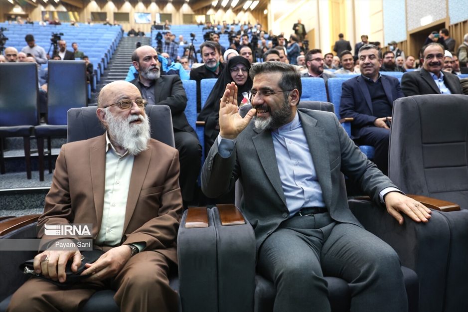 اعطاء تندیس دانشگاه تهران به نمادهای مقاومت