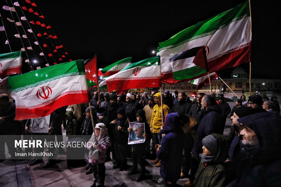 تجمع شبانه مردم همدان در محکومیت حادثه تروریستی گلزارشهدا کرمان