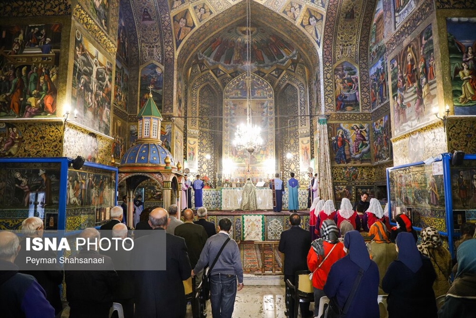 آیین «عَشای رَبّانی» سال نو میلادی در کلیسای وانک