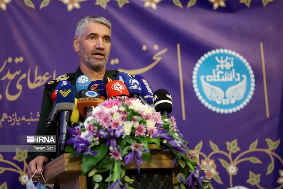 اعطاء تندیس دانشگاه تهران به نمادهای مقاومت