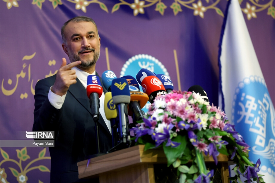 اعطاء تندیس دانشگاه تهران به نمادهای مقاومت