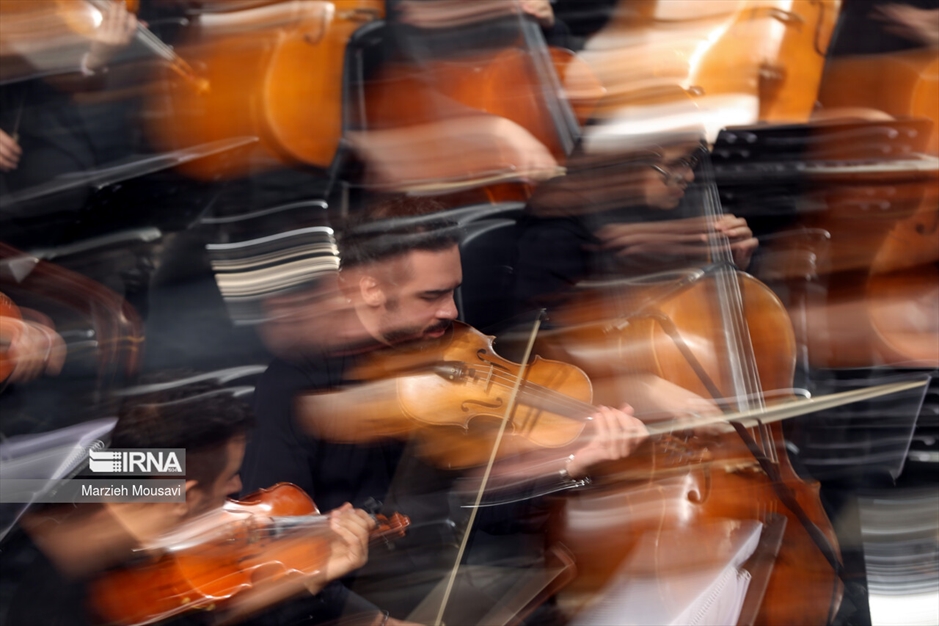 رونمایی از سمفونی «به قدقامت یاران»
