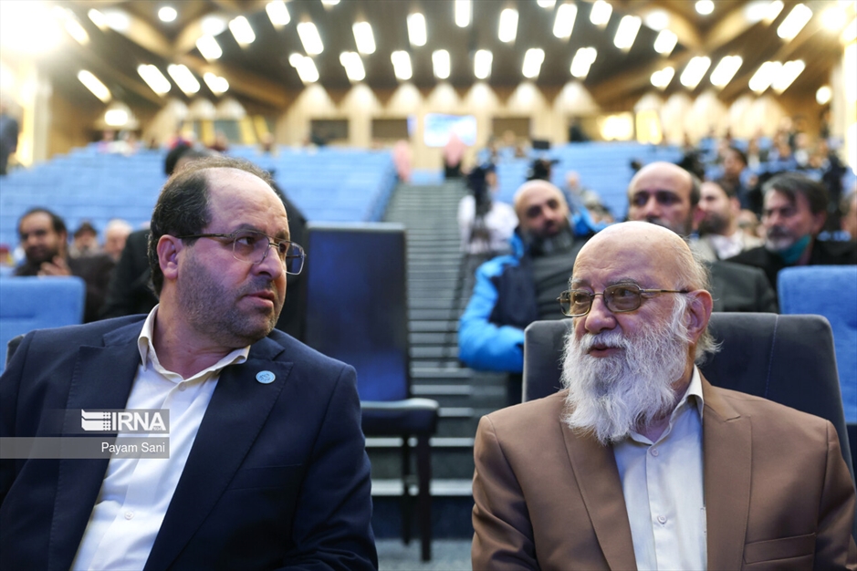 اعطاء تندیس دانشگاه تهران به نمادهای مقاومت